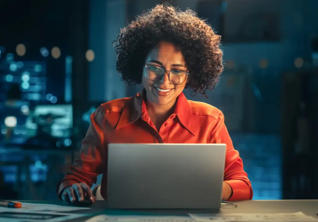 Business-Women-Laptop